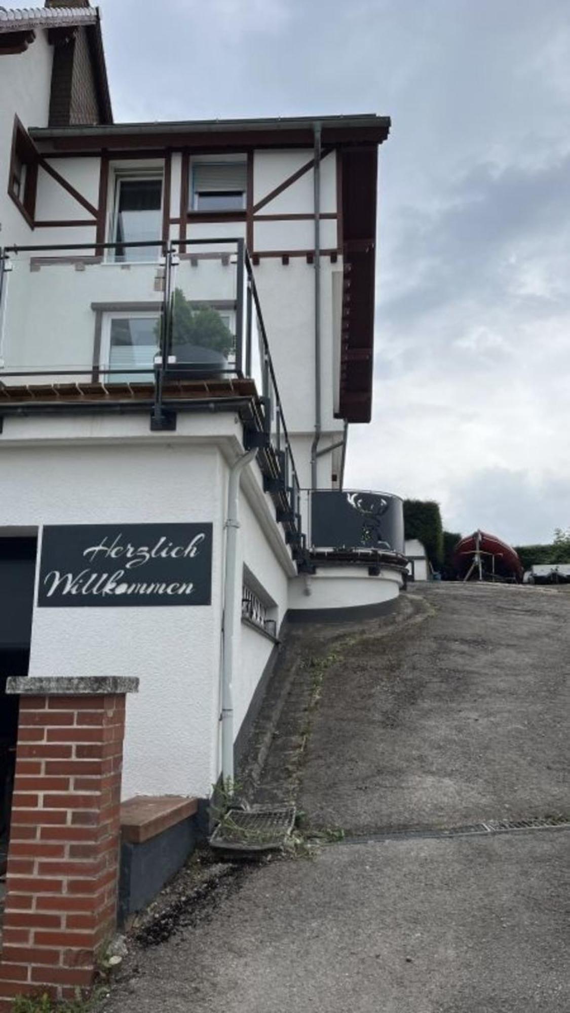 Wellness Appartement Eifelglueck Pelm Exterior photo